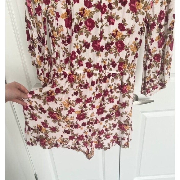 American Eagle Romper Floral Tan Red Pink V Neck Flare Cropped sleeves M Medium - Picture 6 of 9
